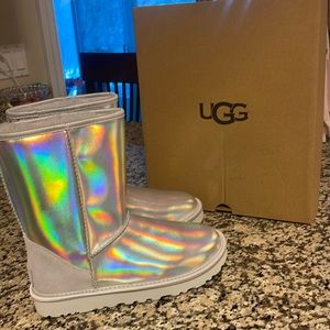 Classic Short Iridescent Ugg Boot - Size 6 - New in Box ($178.00)